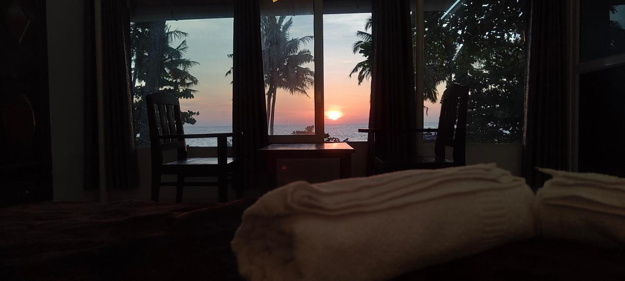 Marari Blue Whale Beach House アーラップーザ県 エクステリア 写真